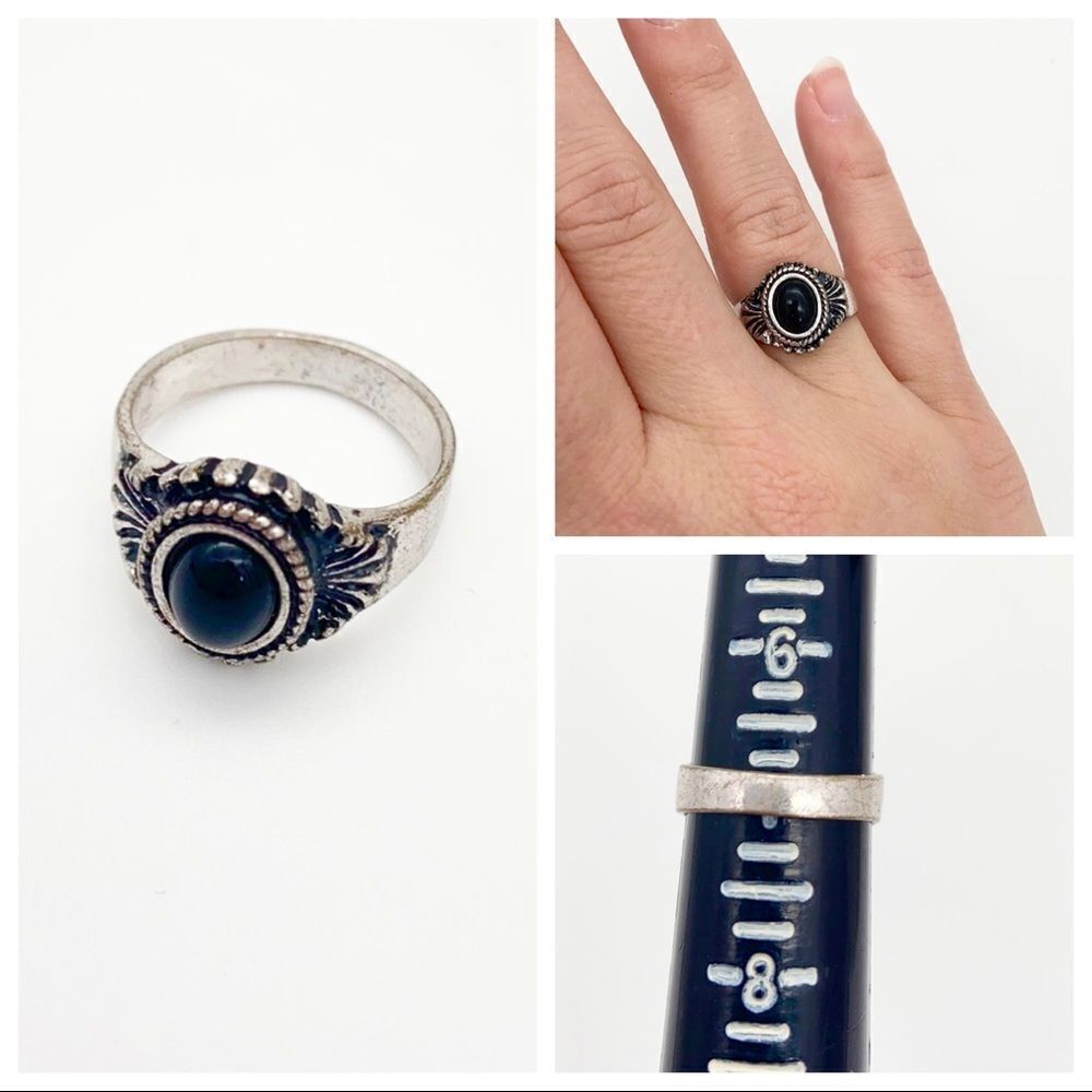 🍭6/$30 Silver tone ring with a black center - 7